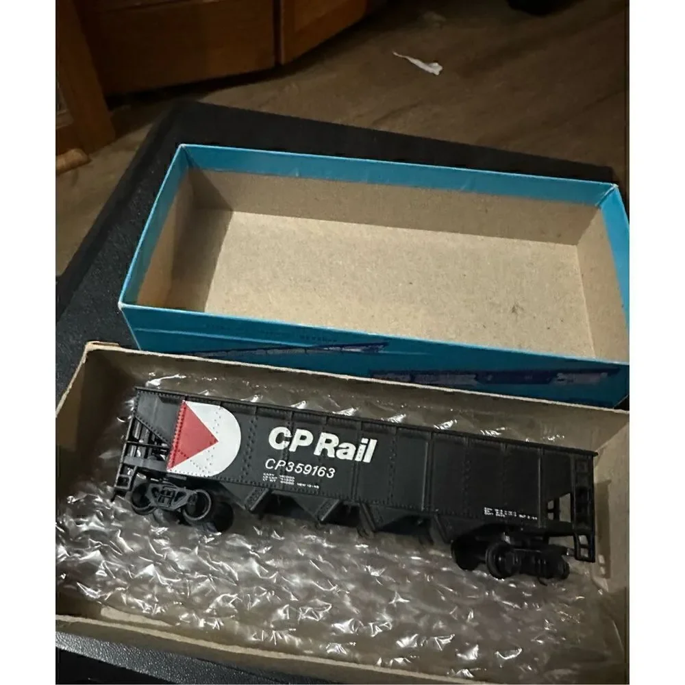 Vintage HO Athearn Bachman Coal Hopper CP Rail Train Car With Box